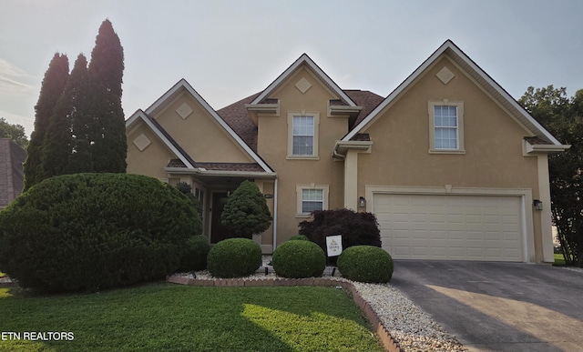 6813 Cardindale Dr, Knoxville, TN 37918 - traditional-style house featuring stucco siding, a garage, driveway, and a front yard
