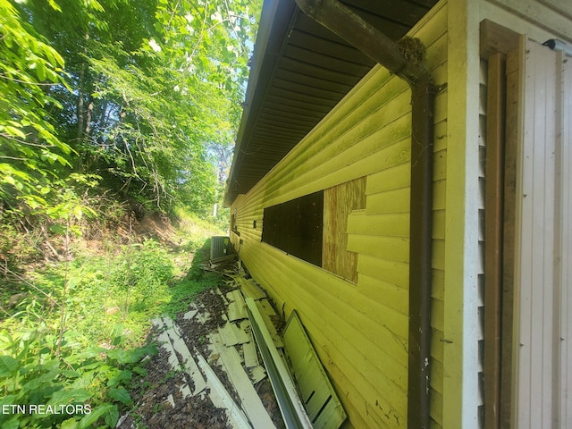 671 Shipley Ridge Rd, Tazewell, TN 37879 - view of side of home featuring a central AC unit