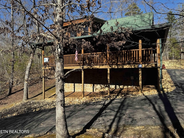 2738 Murray Ridge Rd, Sevierville, TN 37876 - view of front facade with a deck and metal roof