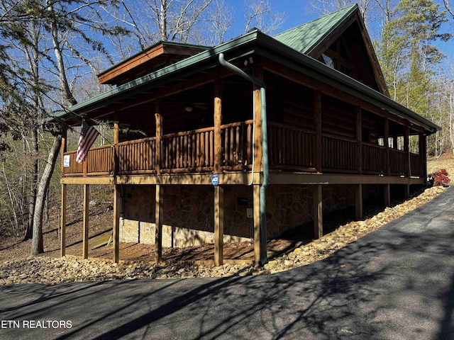 2738 Murray Ridge Rd, Sevierville, TN 37876 - view of side of home featuring a wooden deck