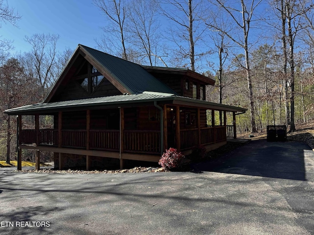 2738 Murray Ridge Rd, Sevierville, TN 37876 - cabin with a porch, metal roof, and a standing seam roof