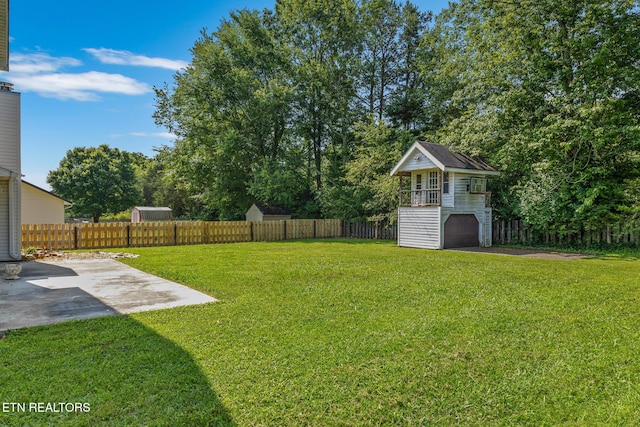 1720 Chesapeake Dr, Athens, TN 37303 - view of yard with a patio and an outdoor structure