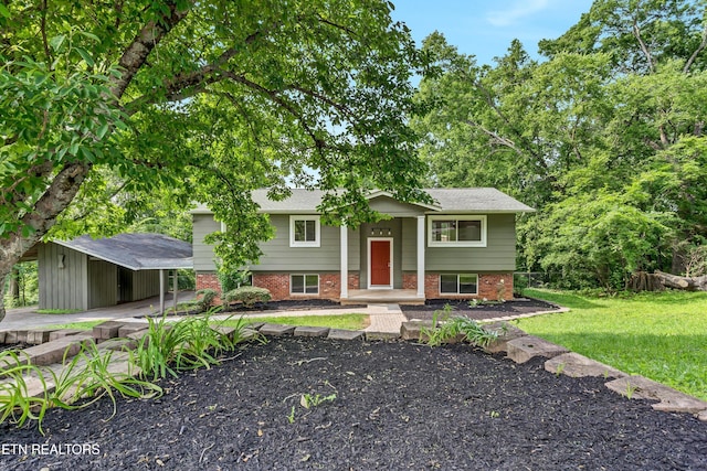 9209 Topoco Dr, Knoxville, TN 37922 - split foyer home featuring a carport, brick siding, and a front lawn