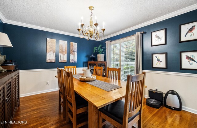 10513 River Ridge Rd, Knoxville, TN 37922 - dining room with a textured ceiling, a chandelier, wood finished floors, and crown molding