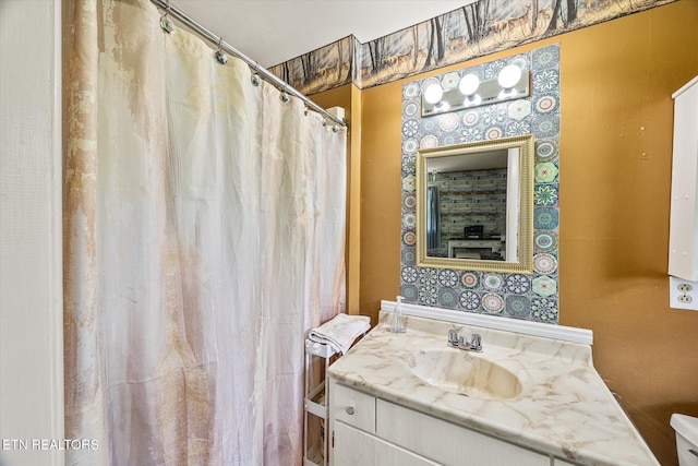 2059 Bolestown Loop, Alpine, TN 38543 - bathroom featuring vanity, toilet, and a shower with curtain