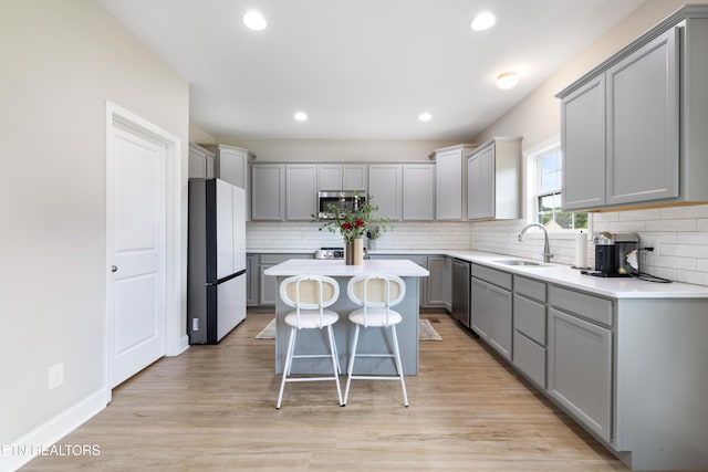 8104 Equinox Ln, Powell, TN 37849 - kitchen featuring appliances with stainless steel finishes, gray cabinets, a sink, a center island, and recessed lighting