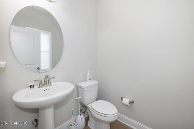 8104 Equinox Ln, Powell, TN 37849 - half bathroom with baseboards and toilet