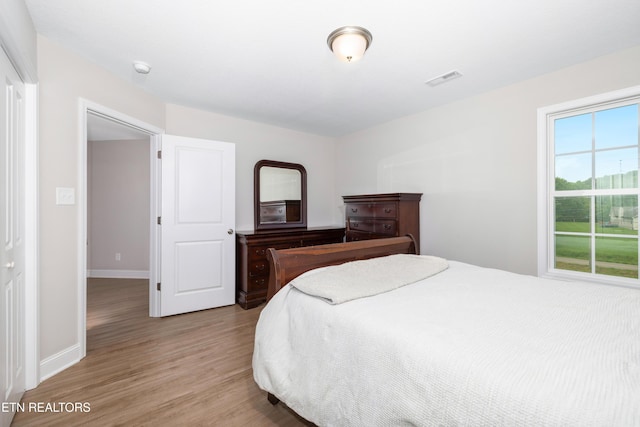 8104 Equinox Ln, Powell, TN 37849 - bedroom featuring light wood-type flooring and baseboards