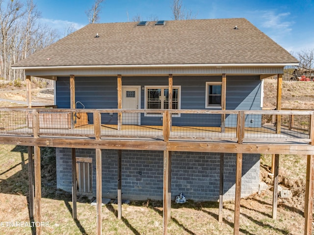 1108 Circle Pt, Gatlinburg, TN 37738 - back of property with a shingled roof and a wooden deck