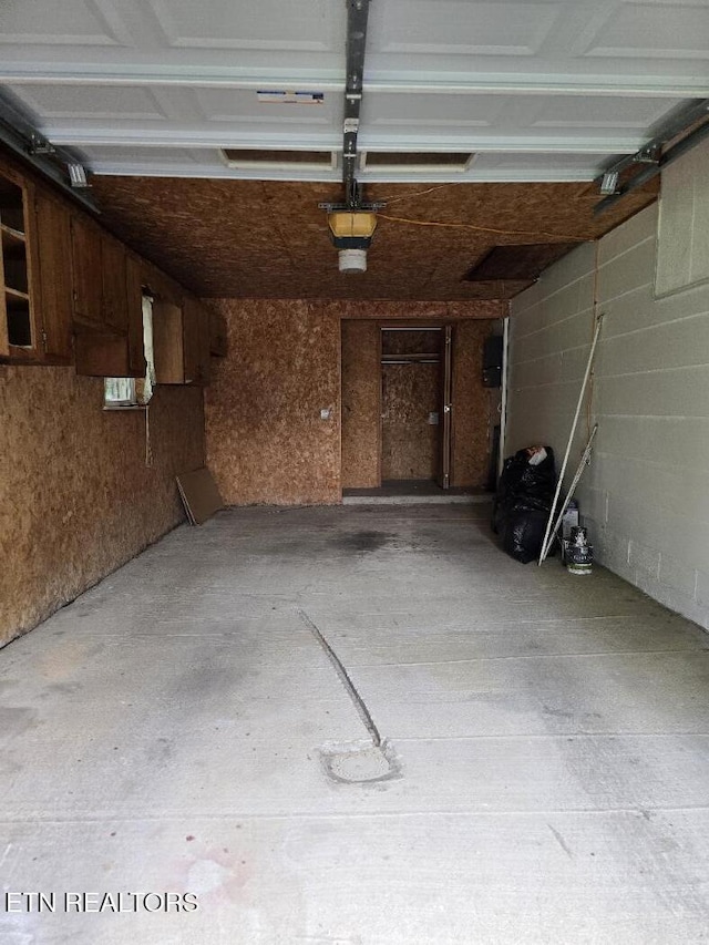 114 Verdun Rd, Oneida, TN 37841 - view of garage
