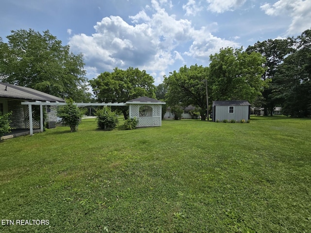 114 Verdun Rd, Oneida, TN 37841 - view of green lawn featuring central air condition unit