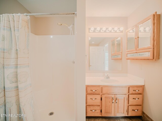 116 Deer Path Trl, Vonore, TN 37885 - full bathroom featuring vanity and curtained shower