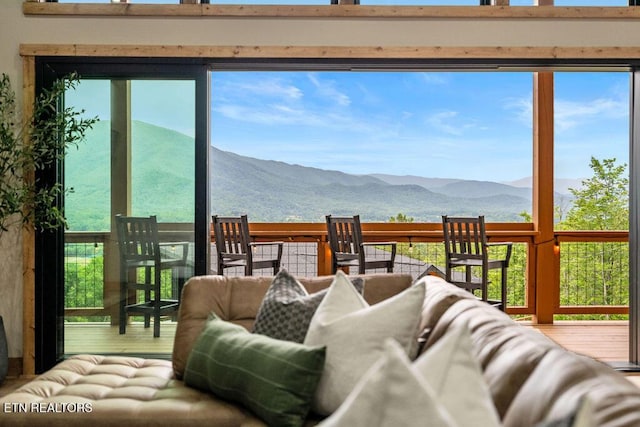 2634 Whipoorwill Hill Way, Sevierville, TN 37862 - living room featuring a mountain view