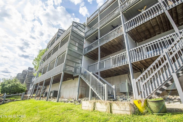 245 Doe Ln Unit 5, Lafollette, TN 37766 - view of building exterior featuring stairway