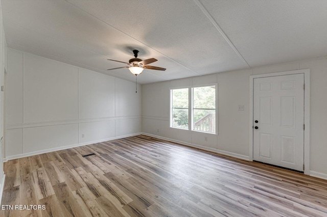 135 Mt View Rd, Sweetwater, TN 37874 - unfurnished room featuring a ceiling fan, light wood finished floors, a textured ceiling, and a decorative wall