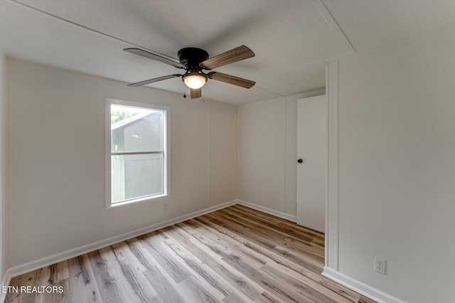 135 Mt View Rd, Sweetwater, TN 37874 - unfurnished room featuring a ceiling fan and light wood-style floors