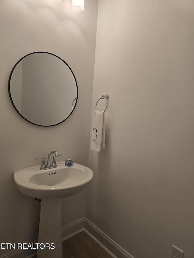 1334 Mountain Quail Cir, Maryville, TN 37801 - bathroom with baseboards