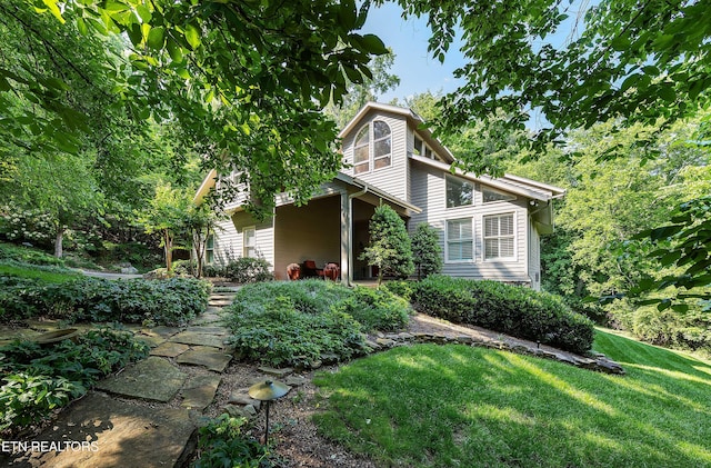 8940 Kelsey Ln, Knoxville, TN 37922 - view of front facade with a front lawn