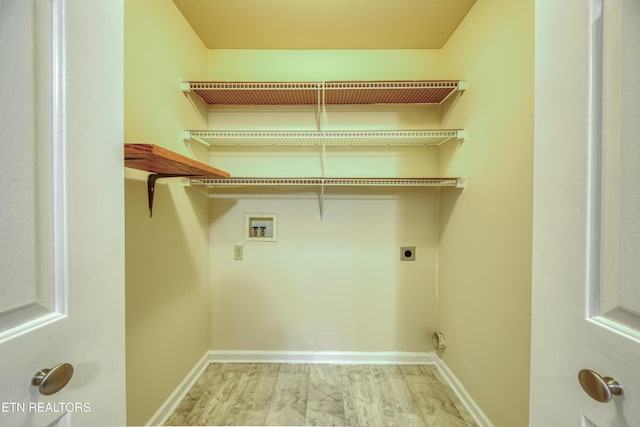 674 Applegate Ln Unit 32, Knoxville, TN 37934 - washroom with hookup for an electric dryer, hookup for a washing machine, and baseboards