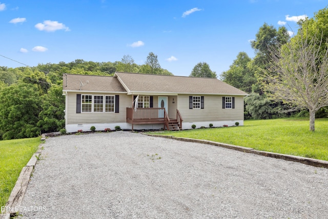 165 Kenzie Ln, Lafollette, TN 37766 - ranch-style home featuring a front lawn, covered porch, crawl space, and driveway
