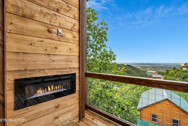 2251 Fox Berry Way, Sevierville, TN 37876 - detailed view of a warm lit fireplace