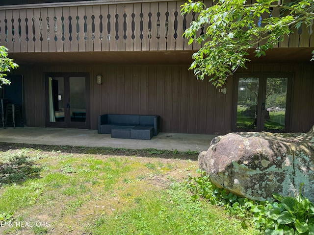 3815 E E Pkwy Apt 13, Gatlinburg, TN 37738 - back of house featuring french doors