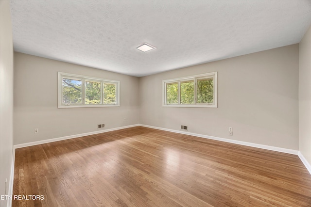 386 E Dr, Oak Ridge, TN 37830 - empty room featuring wood finished floors and a textured ceiling