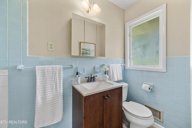 386 E Dr, Oak Ridge, TN 37830 - half bathroom featuring tile walls, vanity, and a wainscoted wall