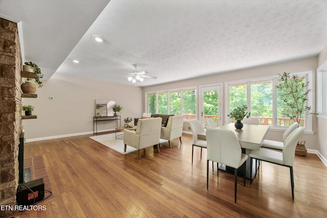 386 E Dr, Oak Ridge, TN 37830 - dining area featuring ceiling fan, healthy amount of natural light, a textured ceiling, light wood-style floors, and recessed lighting