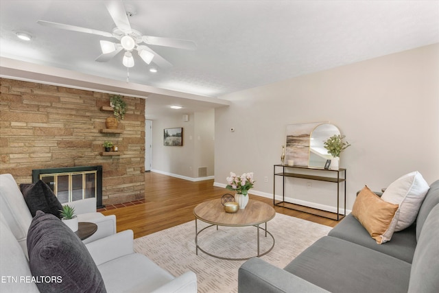 386 E Dr, Oak Ridge, TN 37830 - living room featuring wood finished floors, ceiling fan, a fireplace, and recessed lighting