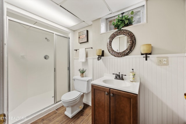 386 E Dr, Oak Ridge, TN 37830 - full bath with a wainscoted wall, vanity, a shower stall, and wood finished floors