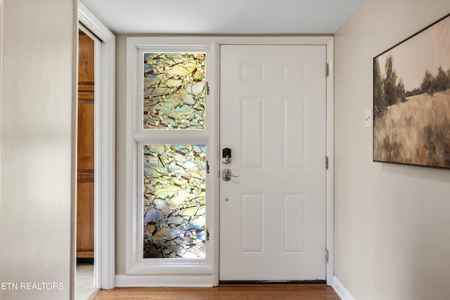 386 E Dr, Oak Ridge, TN 37830 - foyer entrance featuring wood finished floors