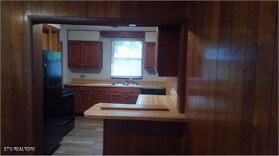 100 Nasson Ln, Oak Ridge, TN 37830 - kitchen with wooden walls, light countertops, and a peninsula