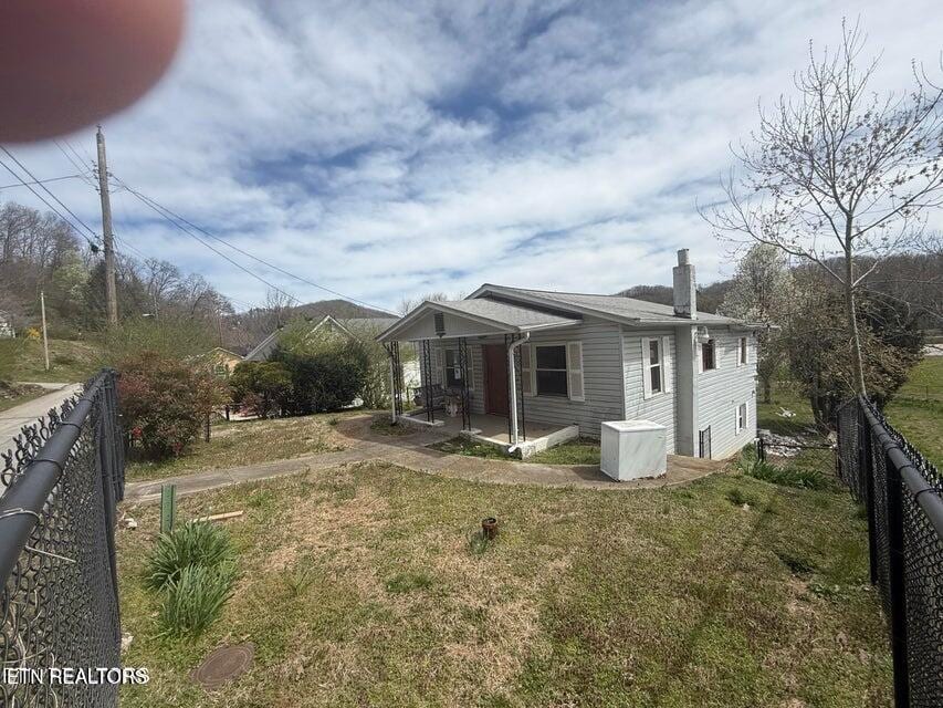 411 Hen Valley Rd, Oliver Springs, TN 37840 - photo 2