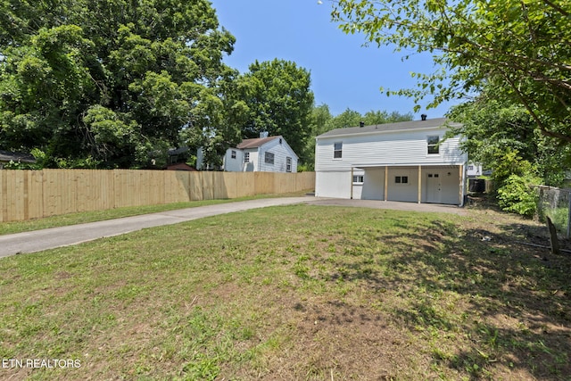 2504 Larkwood Ln, Knoxville, TN 37921 - fenced backyard featuring a patio area