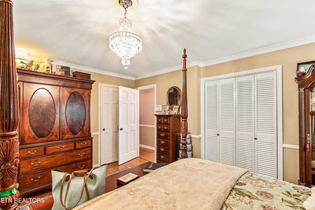 314 Longview Dr, Wartburg, TN 37887 - bedroom with wood finished floors, ornamental molding, a chandelier, and a closet