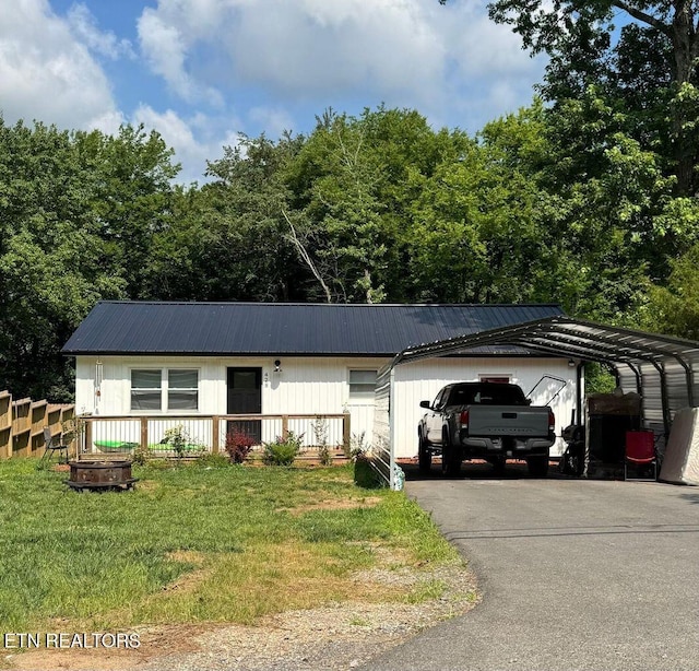 428 Old Chattanooga Pike, Cleveland, TN 37311 - manufactured / mobile home featuring a front yard, metal roof, and driveway