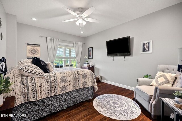 3292 Moss Arcott Rd, Celina, TN 38551 - bedroom with baseboards, wood finished floors, a ceiling fan, and recessed lighting