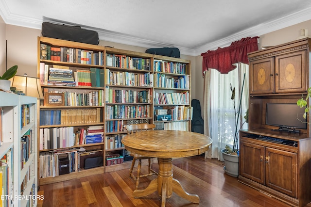1312 Zachary Taylor Rd, Knoxville, TN 37922 - sitting room featuring crown molding and wood finished floors