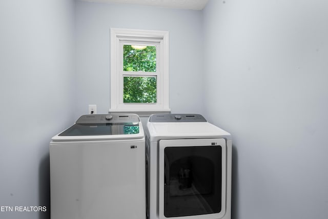 1312 Zachary Taylor Rd, Knoxville, TN 37922 - laundry area featuring washing machine and dryer