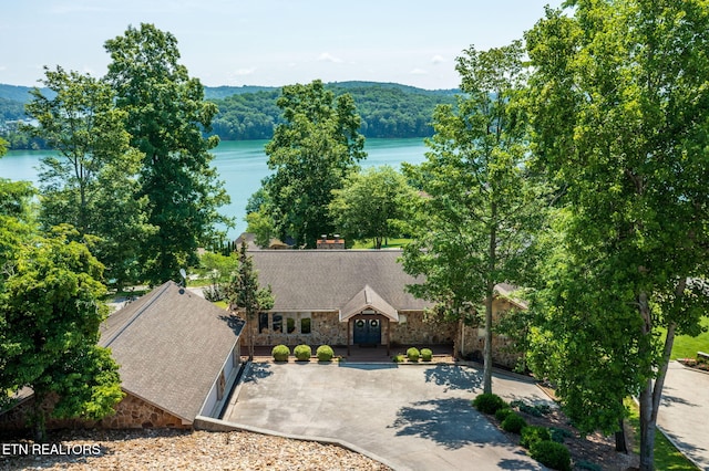 226 Mountain Crest Dr, Lafollette, TN 37766 - aerial view of property and surrounding area with a large body of water
