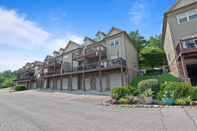 140 Broadleaf Ln Unit 100, Caryville, TN 37714 - view of property with community garages