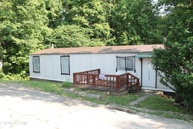 2122 Pickett Park Hwy, Jamestown, TN 38556 - view of front of house
