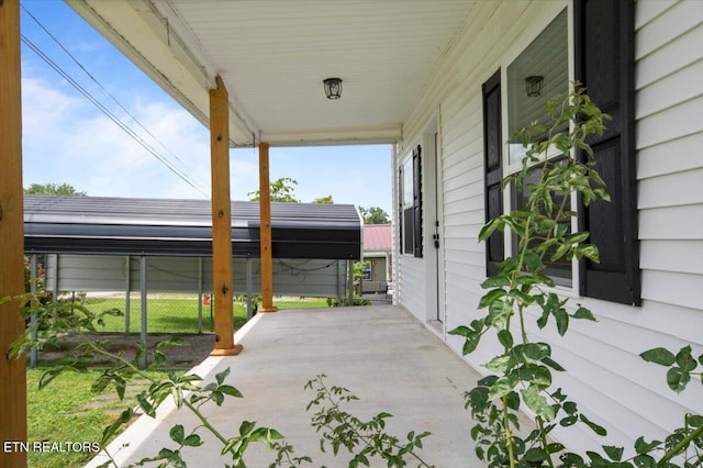715 E Kentucky Ave, Lafollette, TN 37766 - view of covered porch