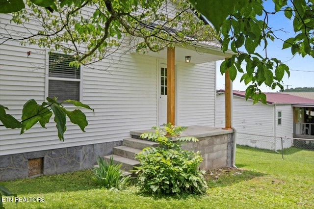 715 E Kentucky Ave, Lafollette, TN 37766 - view of property exterior with crawl space
