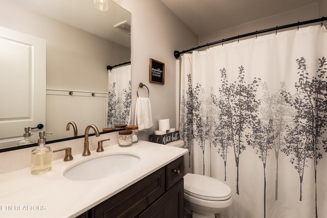 11914 Sandy Run Rd, Knoxville, TN 37934 - full bathroom featuring vanity and a shower with curtain
