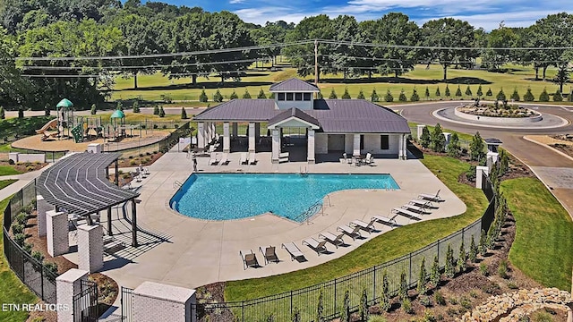 11914 Sandy Run Rd, Knoxville, TN 37934 - community pool with a patio