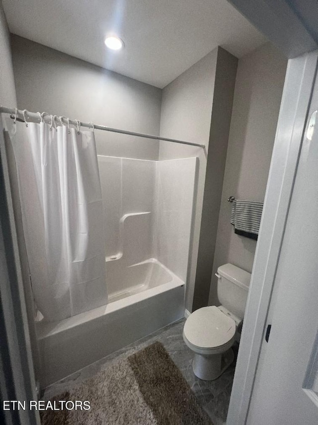 326 Shooting Star Loop Unit 201, Townsend, TN 37882 - full bath featuring shower / bathtub combination with curtain and recessed lighting