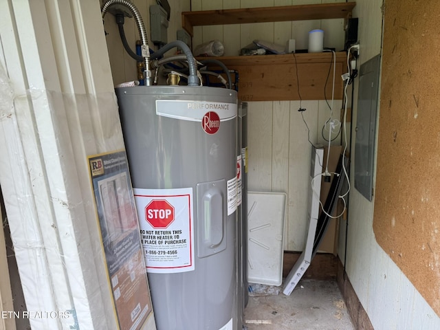 1637 Jefferson St, Morristown, TN 37814 - utility room with water heater