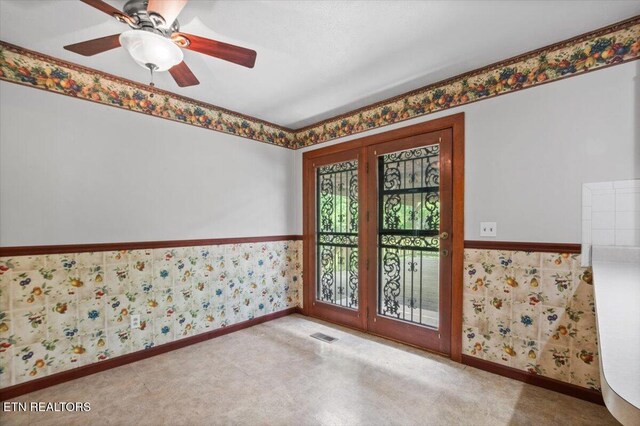 220 Lillywood Dr, Lafollette, TN 37766 - unfurnished room with wallpapered walls and ceiling fan
